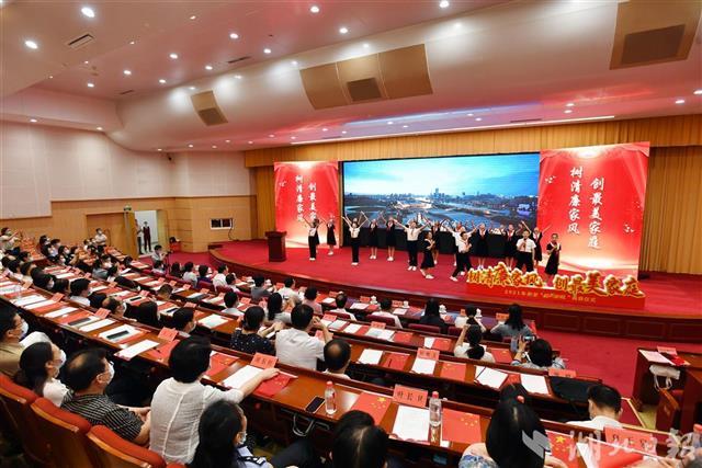 荊楚最美家庭儀式現場1.jpg 荊楚最美家庭儀式現場1.jpg